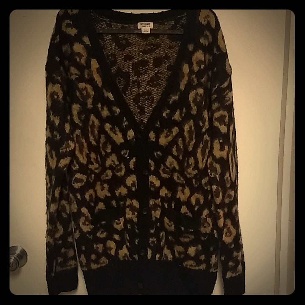 SUPER FUZZY leopard cardigan